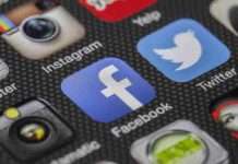 Skal du bruge Facebook til at logge ind på andre apps? 6 fordele og ulemper Facebook app på en mobile skærm