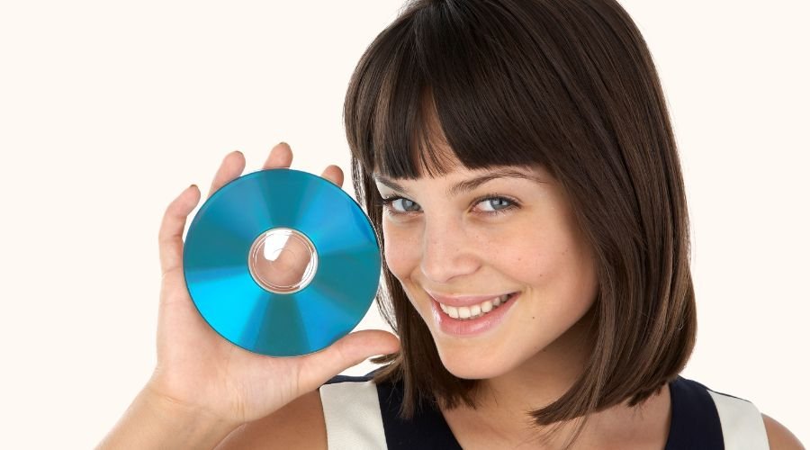 En pige med DVD
