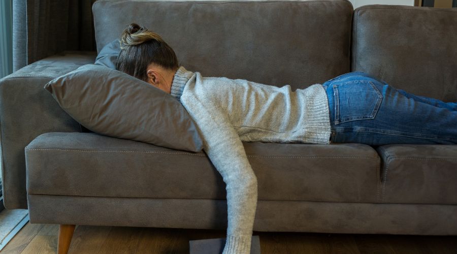 11 røde flag, som arbejdsgiverne kigger efter, når de ansætter kandidater 5 En pige sover