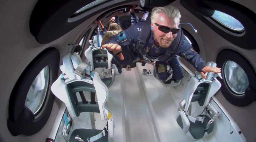 Sådan reserverer du en rumflyvning med Virgin Galactic 1 Virgin Galactic afslutter Unity 22, en vellykket rumflyvning med Sir Richard Branson og tre missionsspecialister.