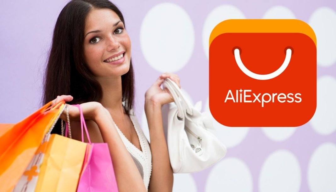Pige med indkøb og AliExpress-logo i baggrunden