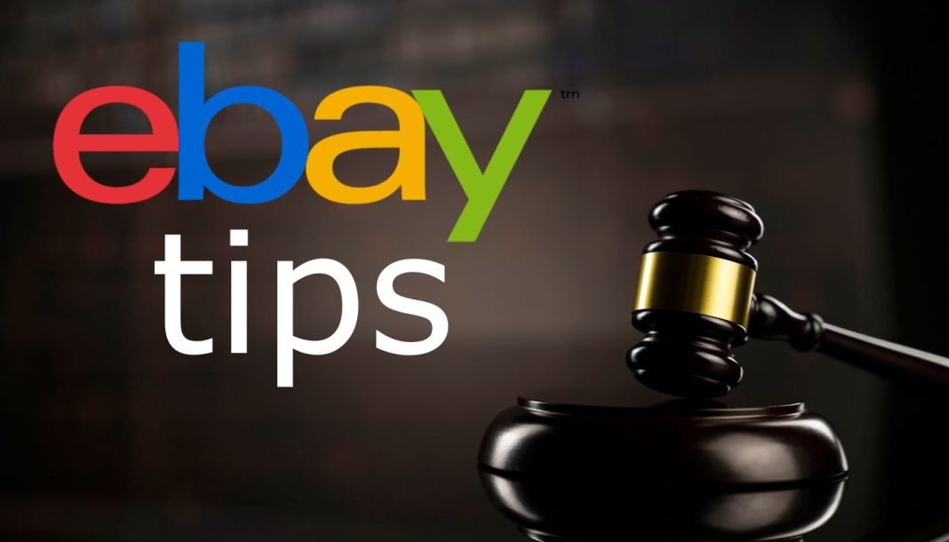 ebay-tips Auktionshammer og ebay-logo i baggrunden med teksten "TIPS
