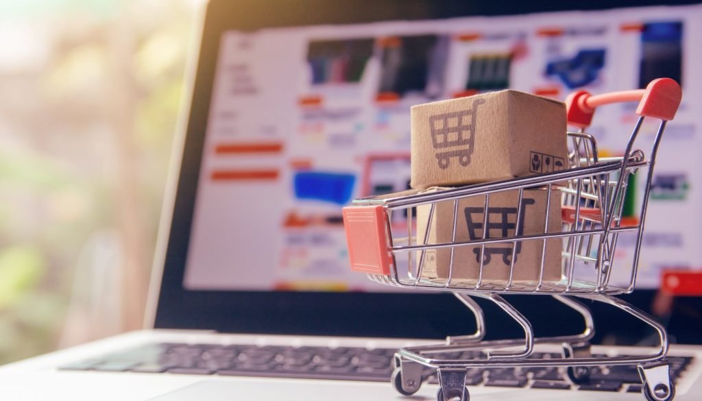 De 8 bedste sidebeskæftigelser, du kan lave hjemmefra ved hjælp af sociale medier 1 Collage om online shopping