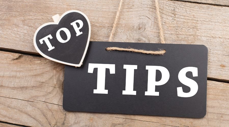 Er Shein legitim og sikker at handle hos? 3 En plakette med teksten "Tips".