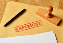 Copyleft vs. Copyright: 3 nøglebegreber, du skal kende Copyright-papirer på bordet