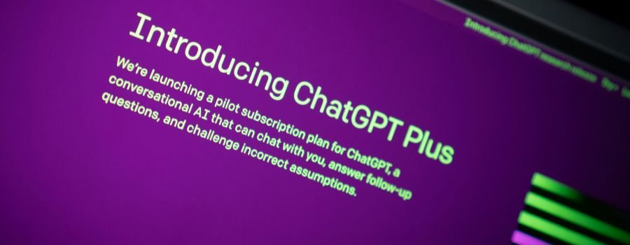 Et skærmbillede af en webside, hvor der præsenteres en beskrivelse af ChatGPT Plus