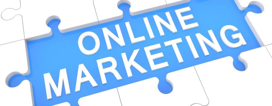 Teksten "Online Marketing" på puslespilbrikker.