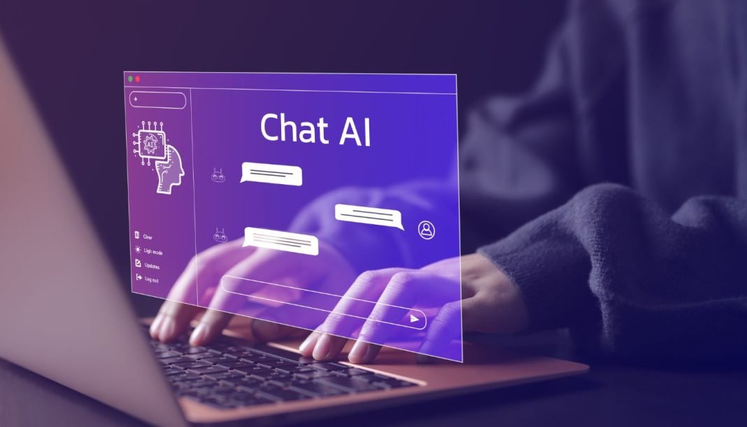 chat-ai Kvinde bruger en bærbar computer og chatter med en kunstig intelligens. På computerskærmen er der åbnet et interface til programmet “Chat AI” med en lilla baggrund.
