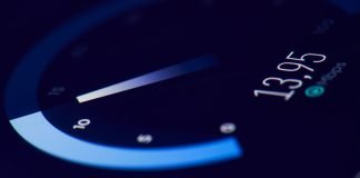 Et speedometer, der viser en hastighed på 13,95 Mbps.