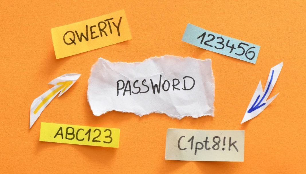 Illustration af forskellige typer passwords, herunder alfanumeriske og specialtegn. Billedet kan bruges til at understrege vigtigheden af at have stærke og unikke passwords.