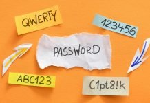 Illustration af forskellige typer passwords, herunder alfanumeriske og specialtegn. Billedet kan bruges til at understrege vigtigheden af at have stærke og unikke passwords.