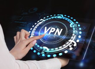 En kvindehånd, der trykker på en skærm med ordet VPN omgivet af ikoner og grafik.